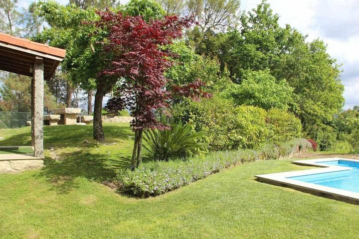 Location de vacances pour 18 personnes, avec terrasse ainsi que piscine et jardin à Celorico de Basto - 3