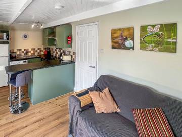 Log Cabin for 2 People in North Petherton, Somerset, Photo 2