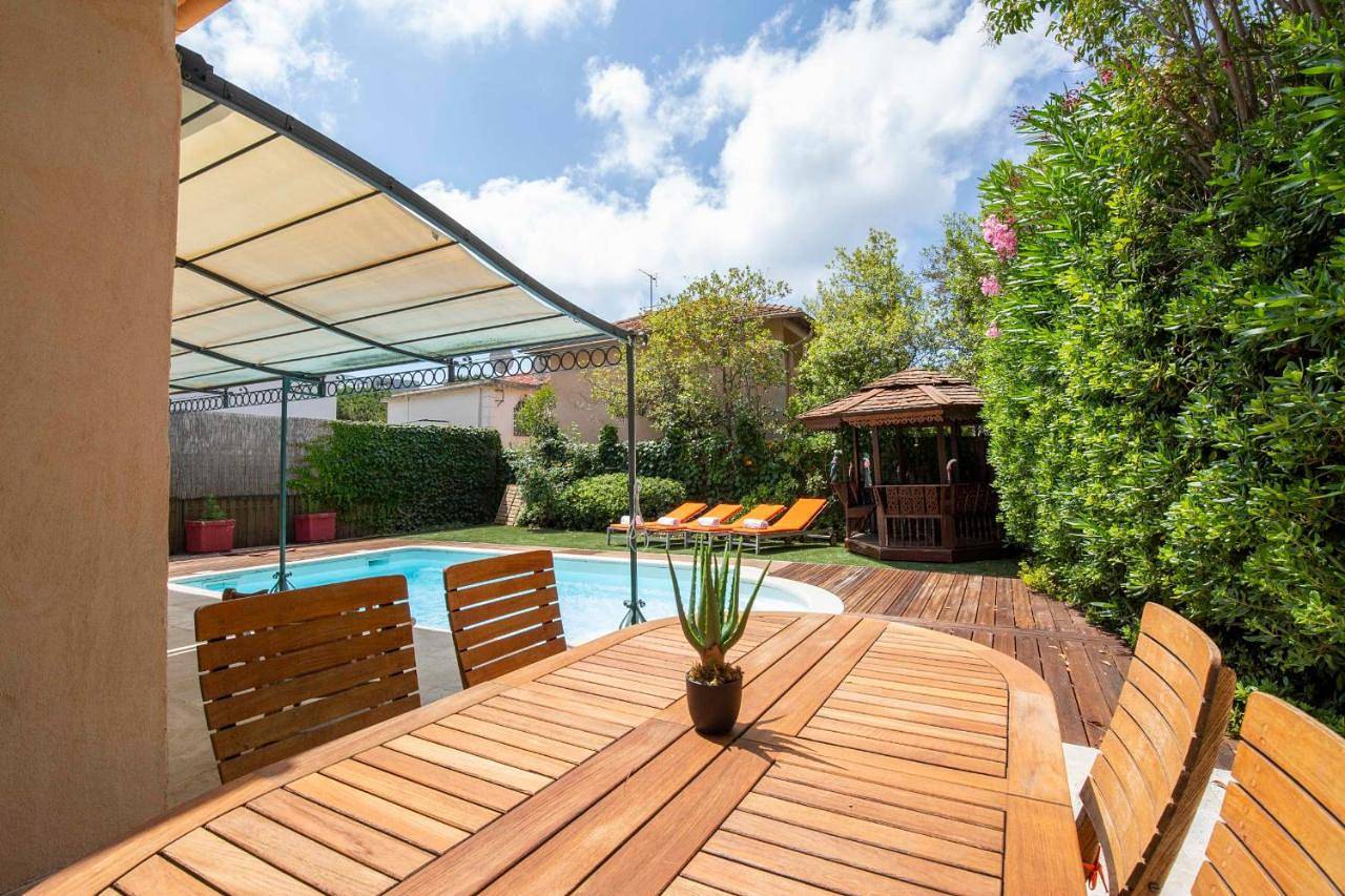 Les Lauriers family house in the center of Juan les Pins in Juan-les-Pins, Antibes