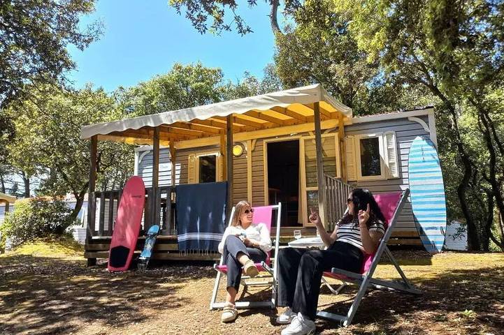Camping voor 6 personen, met terras en zwembad in Jard-sur-Mer