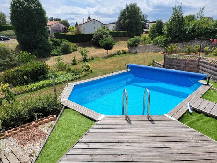 Location de vacances pour 2 personnes, avec terrasse ainsi que piscine et vue à Craponne-sur-Arzon - 2