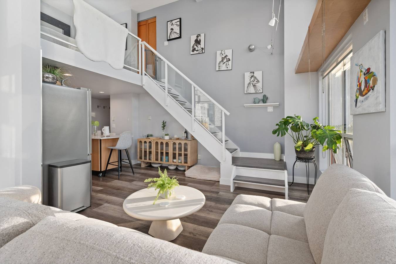 Apartamento entero, Rare Downtown Loft | High Ceilings & Panoramic Skyline Views in Vancouver, Columbia Británica