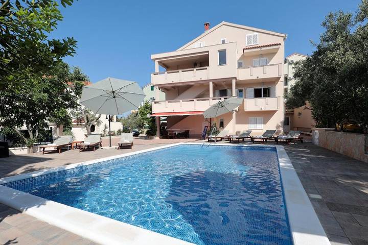 Appartement de vacances pour 4 personnes, avec piscine et vue ainsi que jardin et terrasse - 1
