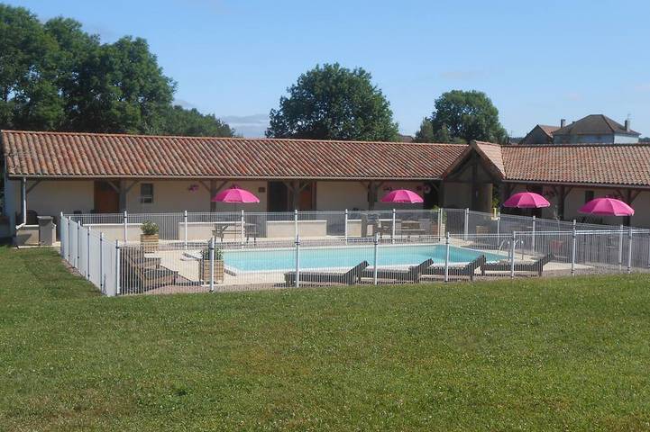 Gîte pour 4 personnes, avec terrasse et jardin à Abjat-sur-Bandiat