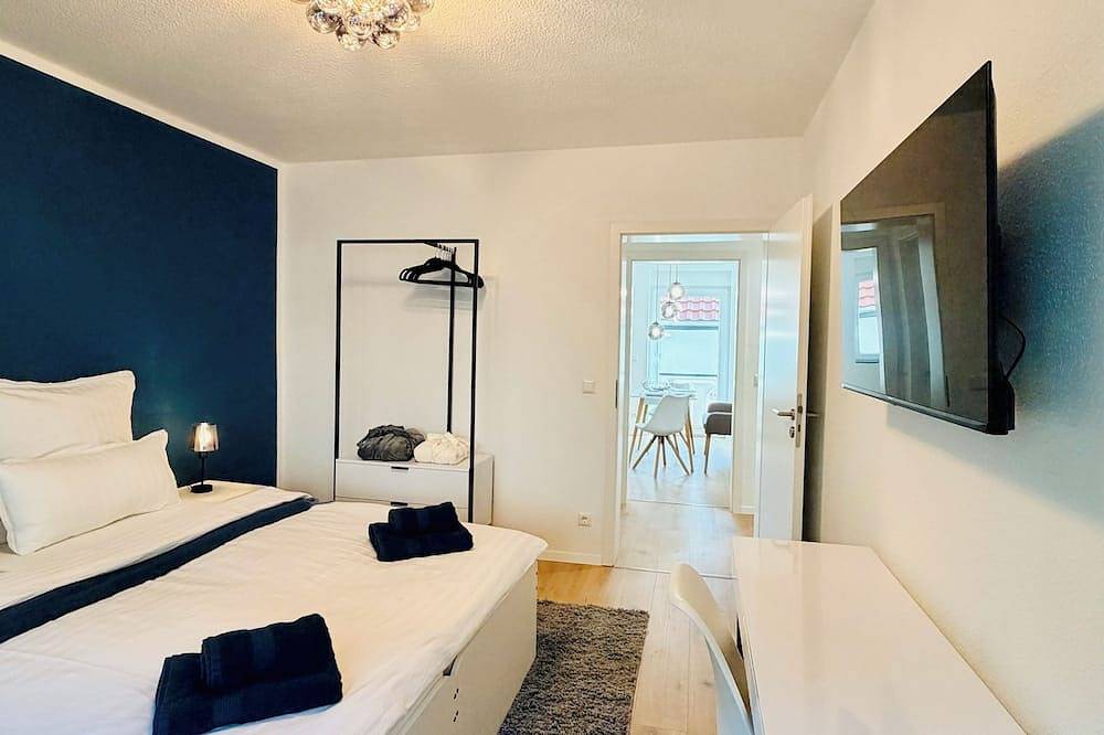 Entire apartment, Stay & Style - Nightblue Apartment, completely new in Karlsruhe, Rhine Plain