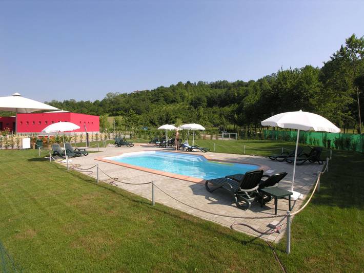 Camping voor 2 personen, with zwembad and sauna as well as terras in Piëmont