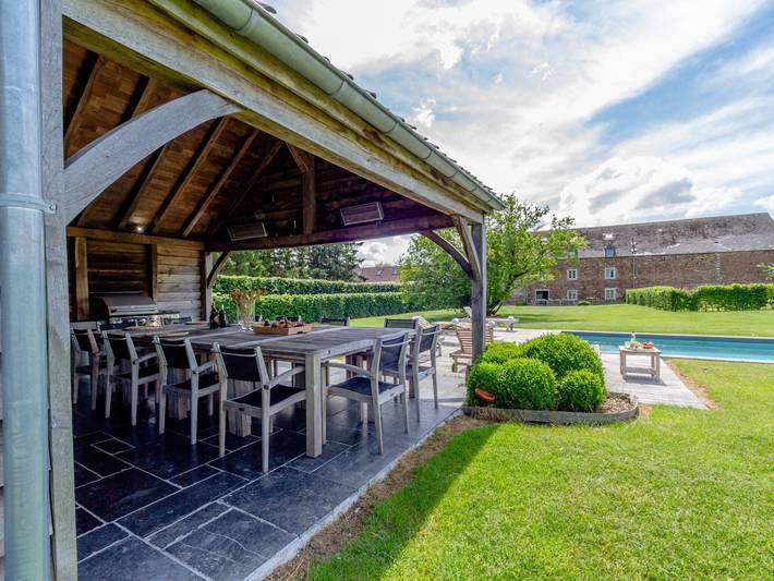Location de vacances pour 15 personnes, avec Terrasse et Jacuzzi ainsi que Jardin et Piscine à Ohey