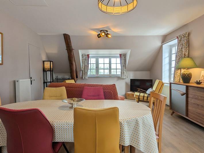 Casa rural con piscina, río y terraza cerca de Semur in Pont-et-Massène, Región de Montbard
