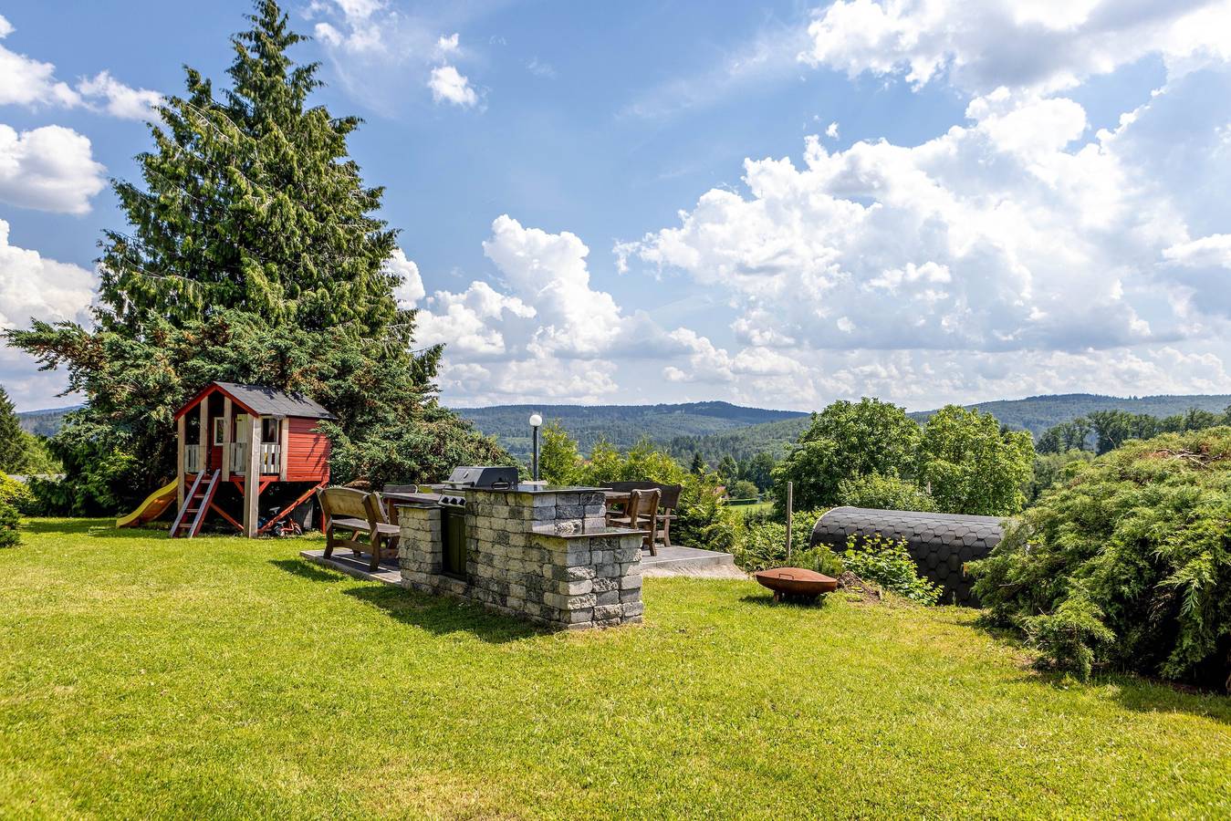 Ganze Wohnung, Apartment '2 Studio' mit Bergblick, privater Terrasse und Wlan in Wartburg, Ruhla