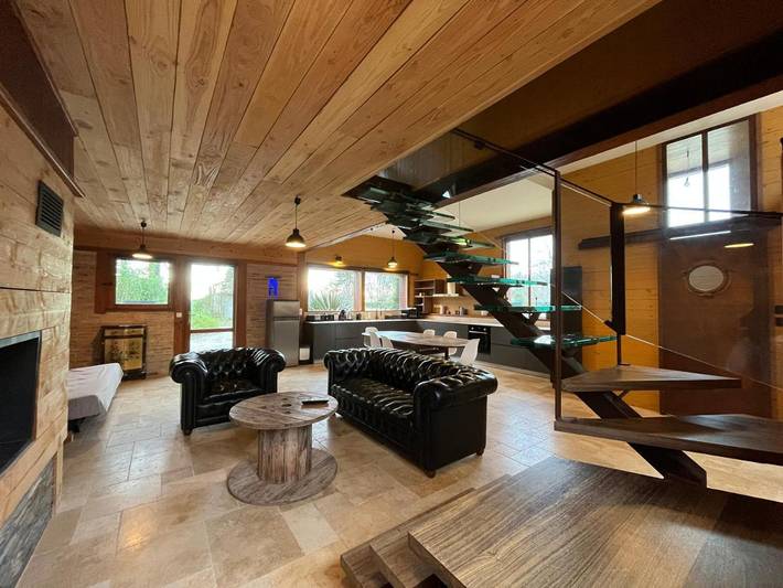 Gîte pour 4 personnes, avec jacuzzi ainsi que balcon et jardin à Soucelles