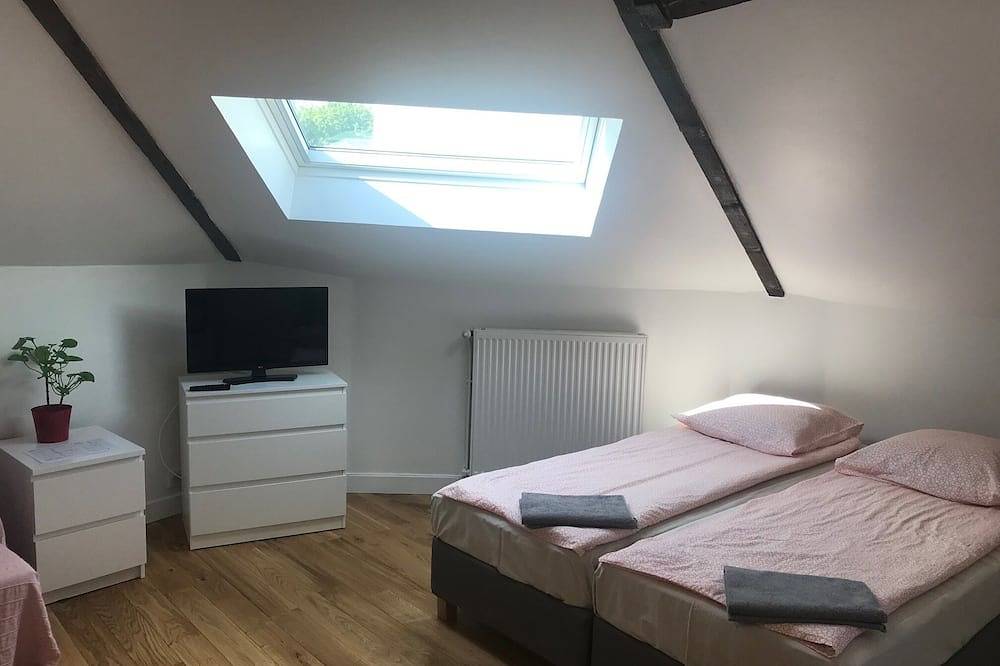 Apartamento entero, Barato Paris. Apartamento nuevo en casa de pueblo cerca del centro. in Le Pré-Saint-Gervais, Sena-Saint Denis