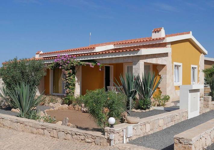 Villa pour 4 personnes, avec terrasse ainsi que piscine et jardin dans Cap-Vert