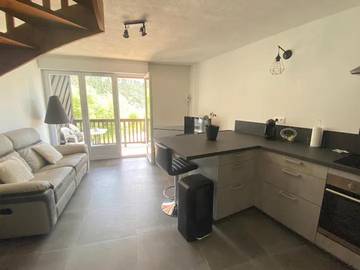 Gîte pour 3 personnes, avec vue ainsi que jardin et balcon à Eygliers