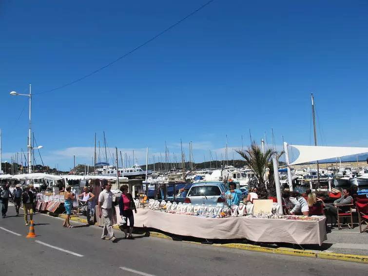 Apartamento entero, 1 prueba 2 personas in Le Brusc, Six-Fours-les-Plages