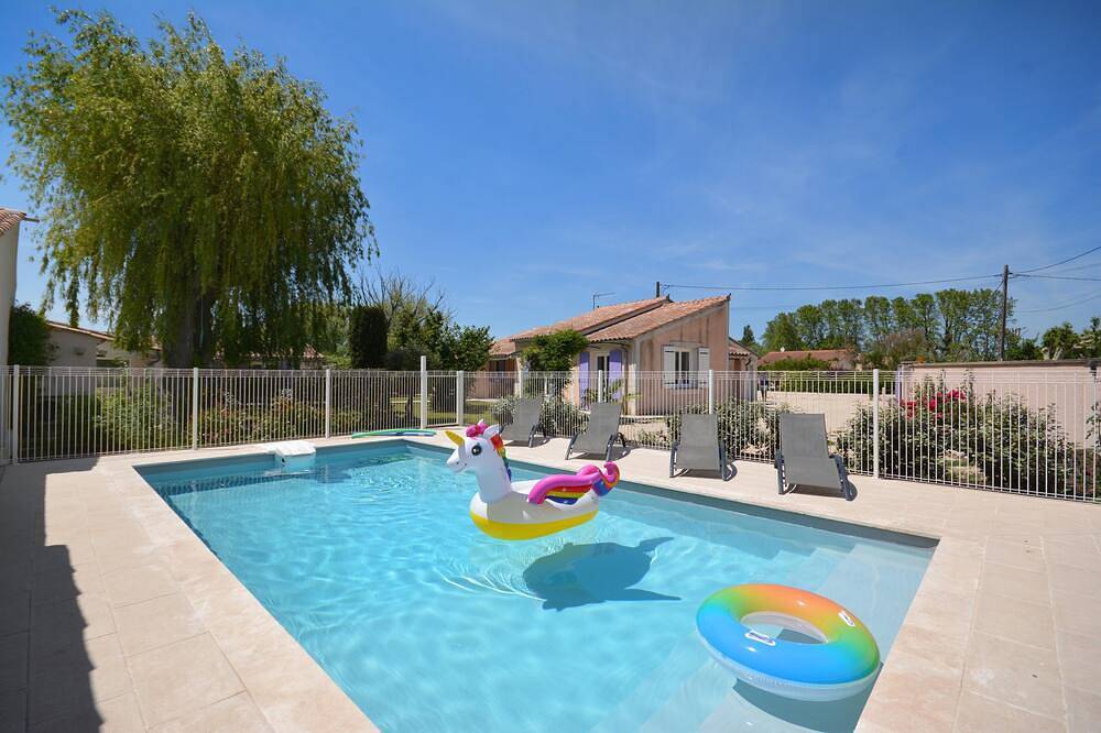 Gite \" Au Coeur des Sorgues\" Appartement, piscine chauffée & Spa in L'Isle-sur-la-Sorgue, Vaucluse