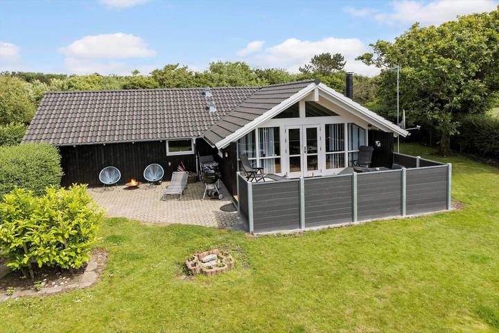 Ferienhaus für 6 Personen, mit Sauna und Whirlpool sowie Garten und Terrasse in Kærgården