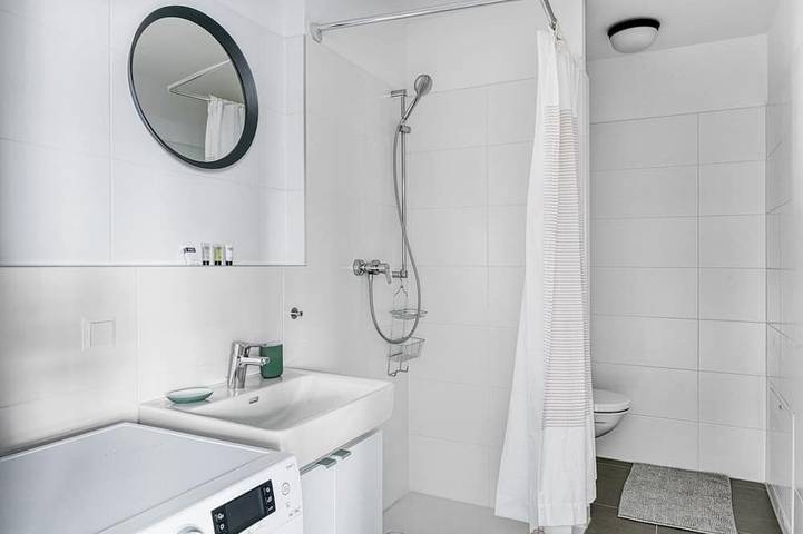 Ganze Wohnung, Ideal Donaustadt 1Br w/ Balcony, near Donaupark & Metro U1, by Blueground in Wien, Donau Niederösterreich