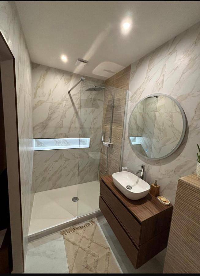 Chambre d’hôte pour 2 personnes, avec Terrasse et Jardin ainsi que Piscine et Vue à Rognes - 3