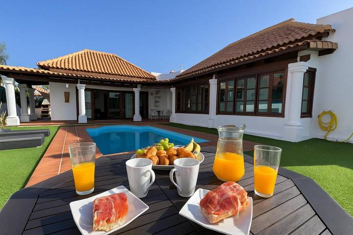 Chalet para 6 personas, con vistas además de jardín y piscina en Fuerteventura