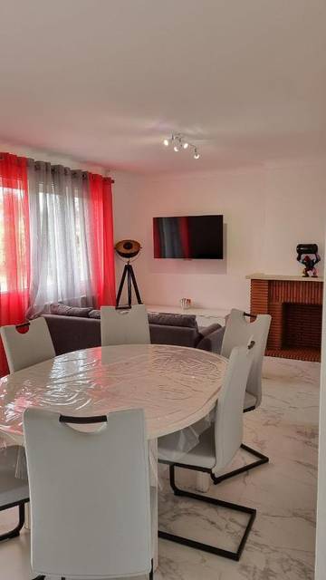 Gîte pour 6 personnes, avec vue et terrasse à Puisseguin