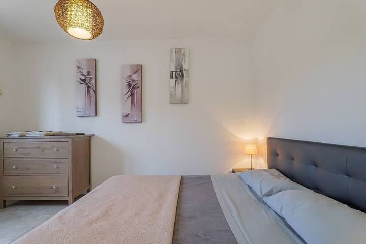 Location de vacances pour 6 personnes, avec terrasse ainsi que piscine et jardin, animaux acceptés à Aiguèze - 3