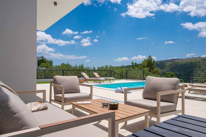Villa for 6 personer, med have og pool - 1