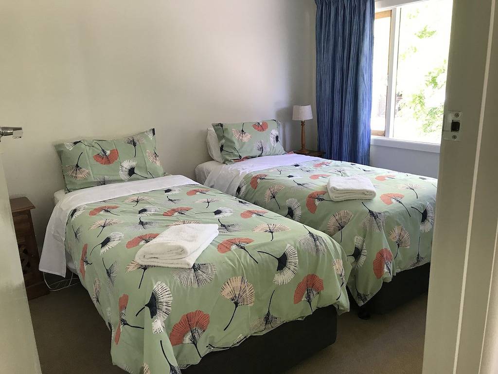 Grüne Wälder und Gärten im Grünen, Holzfeuer und ein Whirlpool laden zum Verweilen ein. in Trentham, Hepburn Shire