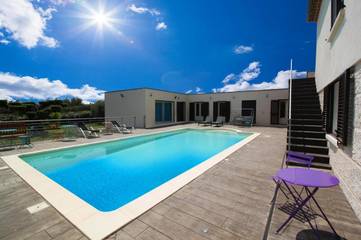 Chambre d’hôte pour 2 personnes, avec piscine ainsi que jardin et vue à Bezouce