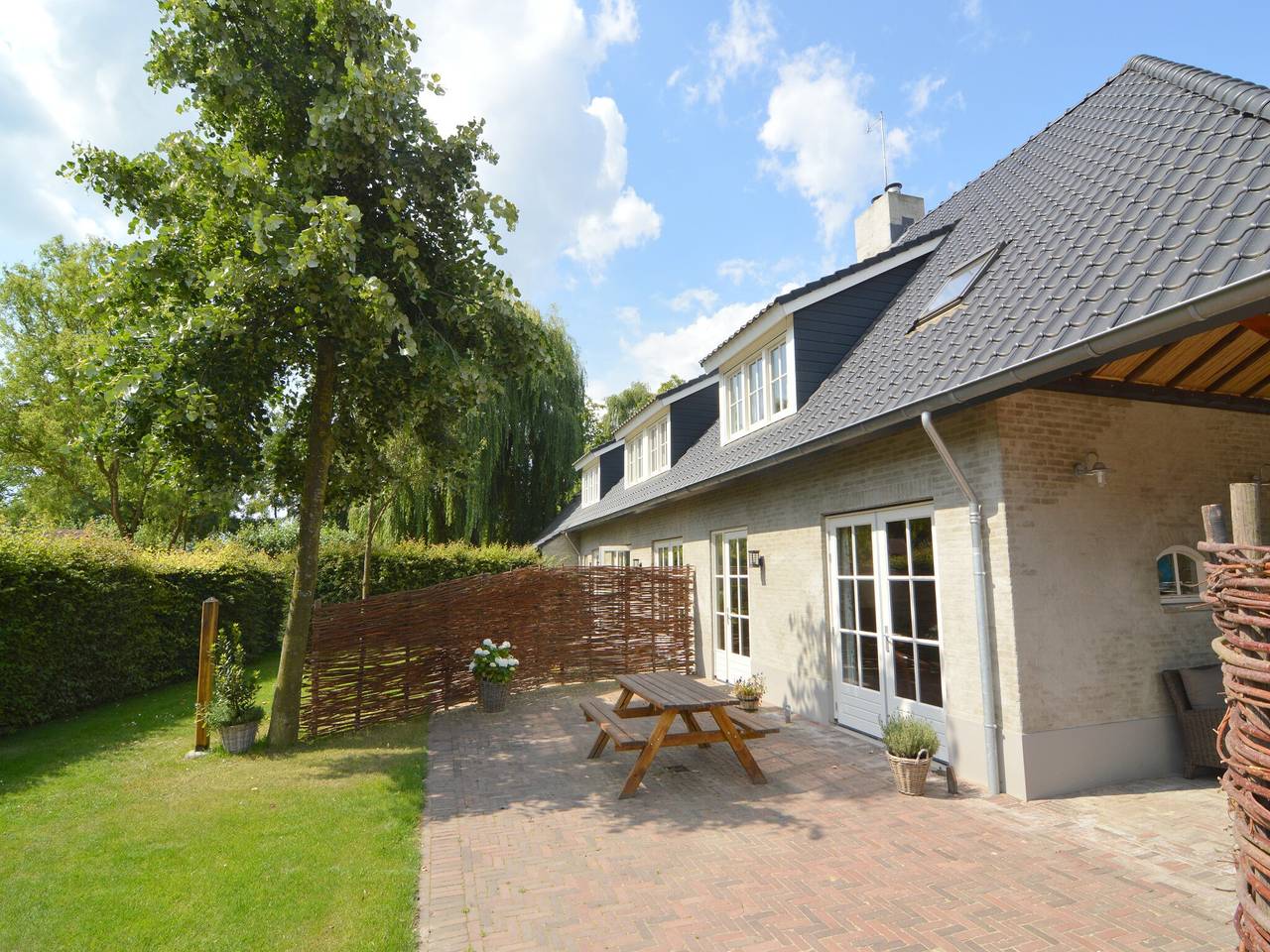 Familienhaus mit Trampolin in Haaren, Nordbrabant