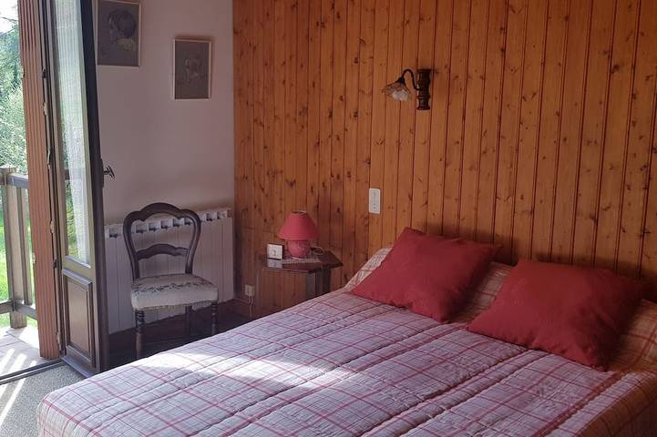 Location de vacances pour 5 personnes, avec jardin et balcon, animaux acceptés à Saint-Victor-Montvianeix - 2