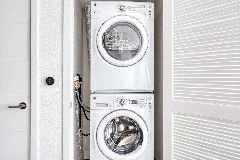 Ganze Wohnung, Classic Redwood City 1Br w/ Gym & W/D, walk to Caltrain, by Blueground in Redwood City, Silicon Valley