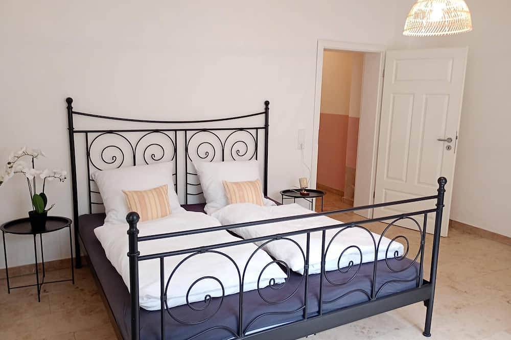 Große exklusive Landhaus Wohnung mit 2 Schlafzimmern, eigenem Eingang und Garage in Leiblfing, Ostbayern