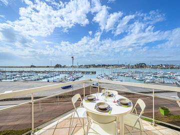 Gîte pour 4 personnes, avec piscine et terrasse à Étel