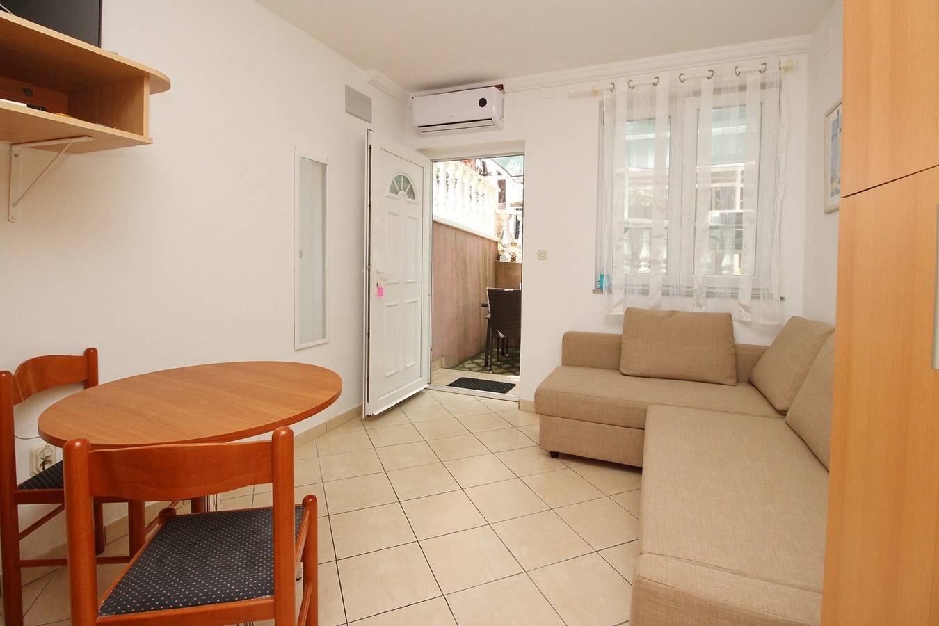 Apartamento entero, Studio Apartment Lovincic No.4 - with Terrace, 200 m from the Beach in Zarok, Baska