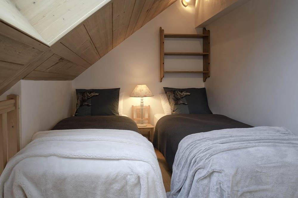 Entire apartment, \"33\" in the Hermine Residence in Oz, Écrins National Park