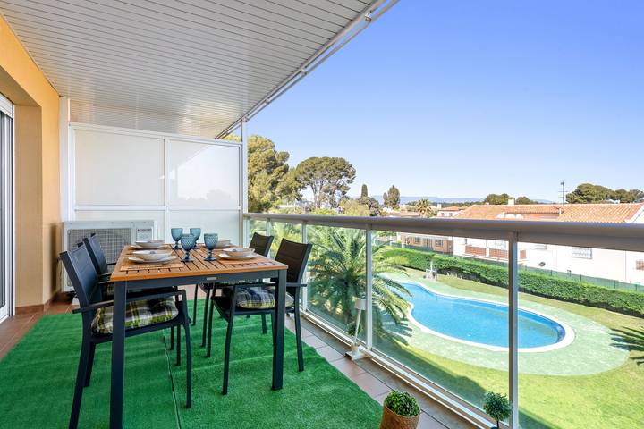 Apartamento entero, Apartamento "Martin y Rose en Salou" con vistas al mar, piscina compartida y Wi-Fi in Cap Salou, Salou