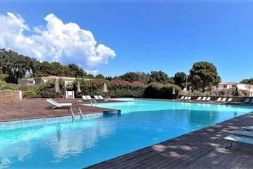 Gîte pour 4 personnes, avec piscine dans Plage Cala Rossa