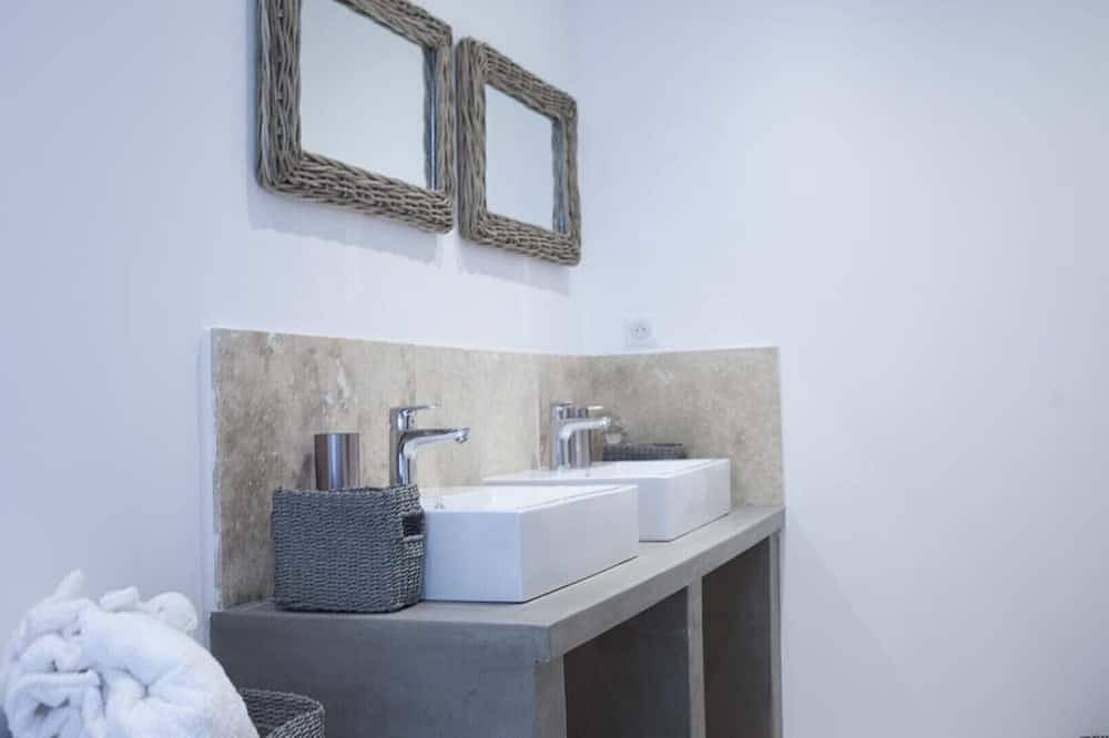 Apartamento entero, Apartamento con spa, en el corazón del campo de Aix. in Venelles, Region de Aix-en-Provence