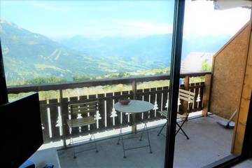 Gîte pour 6 personnes, avec vue et balcon à Réallon