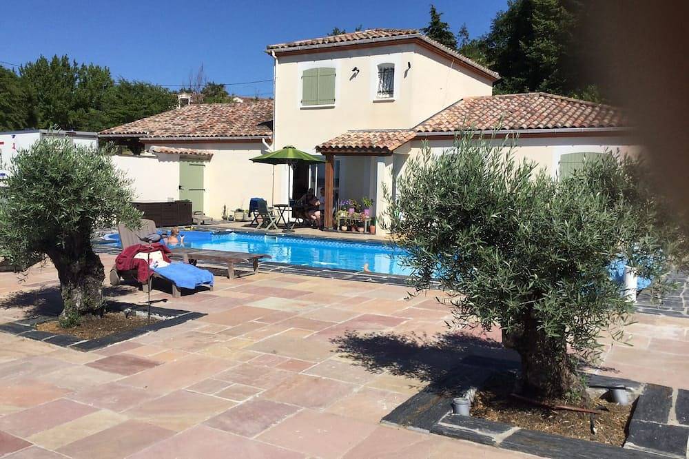 Villa de lujo en la cima de la colina con piscina climatizada, bar, gimnasio / sala de billar y Wifi. in Sainte-Livrade-sur-Lot, Región de Villeneuve-sur-Lot