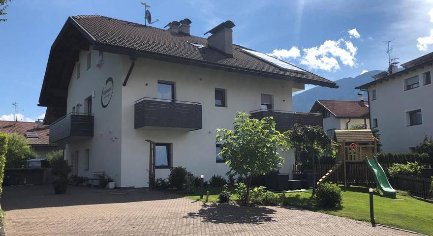 Ferienwohnung für 4 Personen, mit Garten und Ausblick in Reischach Südtirol