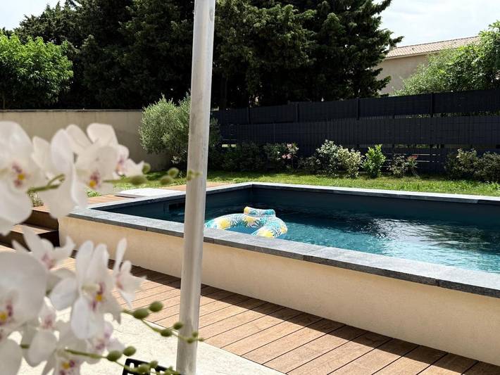 Location de vacances pour 6 personnes, avec piscine et jardin à Sainte-Cécile-les-Vignes - 4