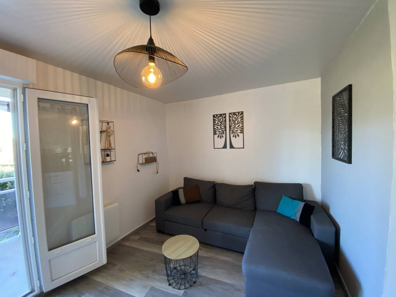 Ganze Wohnung, Zweizimmerwohnung mit Terrasse und Wlan in der Nähe der Connétable-Thermen in La Roche-Posay, Vienne