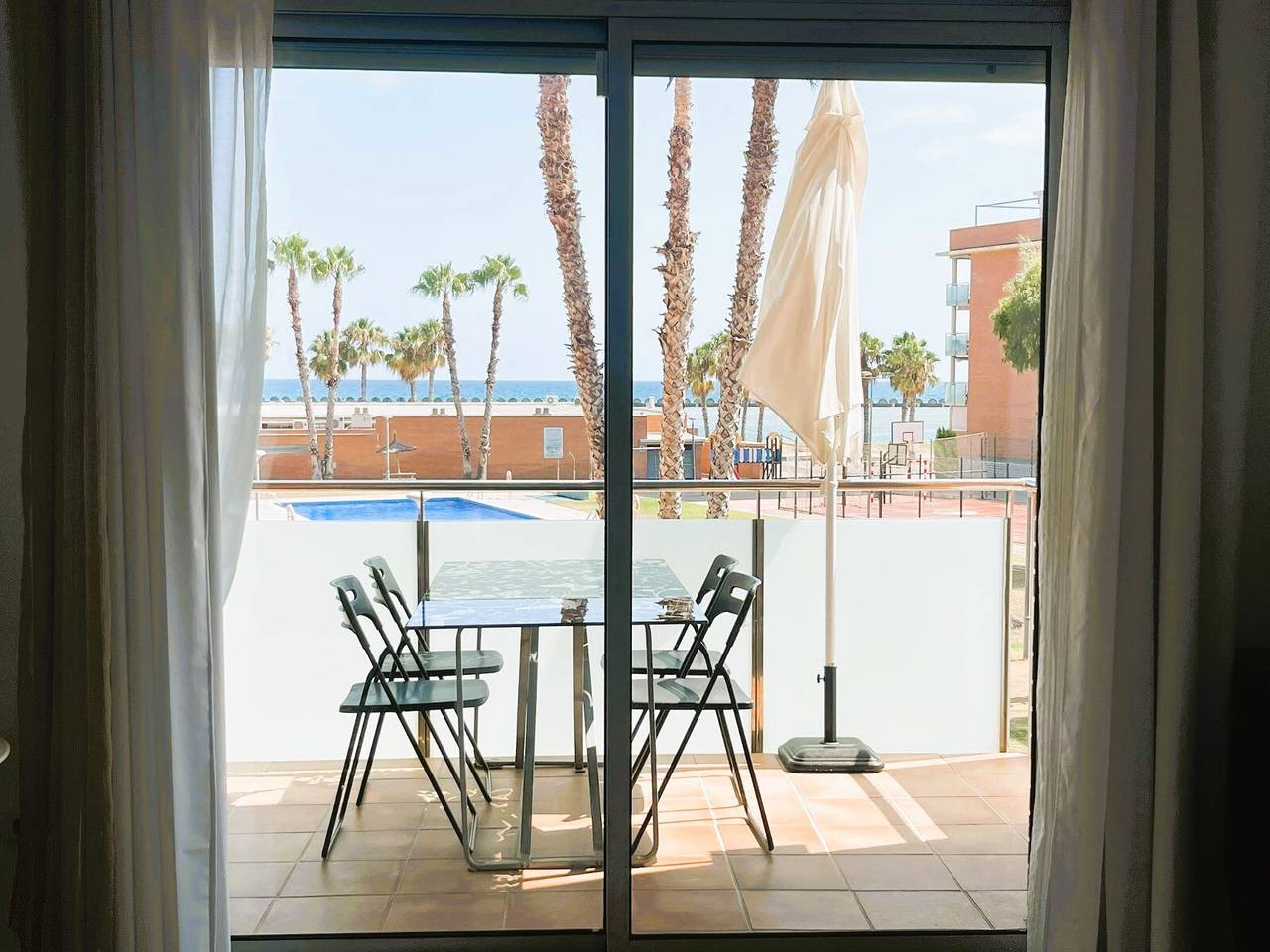 Apartamento entero, Enjoy in beautiful flat in front the sea and beach in Cubellas, Garraf