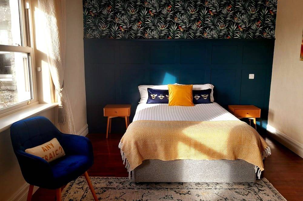 Cozy semi detached cottage 5 mins drive from Doolin. Cliffs of Moher views! in County Clare