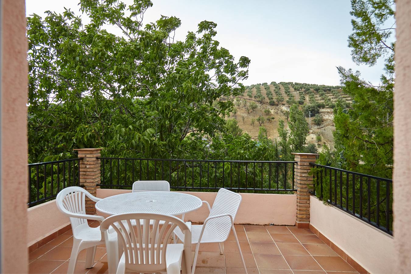Casa Rural 'Cortijo De Las Flores 2' mit Gemeinschaftspool, gemeinsamer Terrasse und gemeinsamem Garten in La Iruela, Jaén Provinz