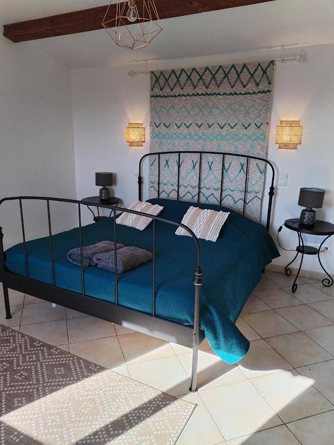 Location de vacances pour 8 personnes, avec jardin ainsi que piscine et vue, adapté aux familles à Courry - 2