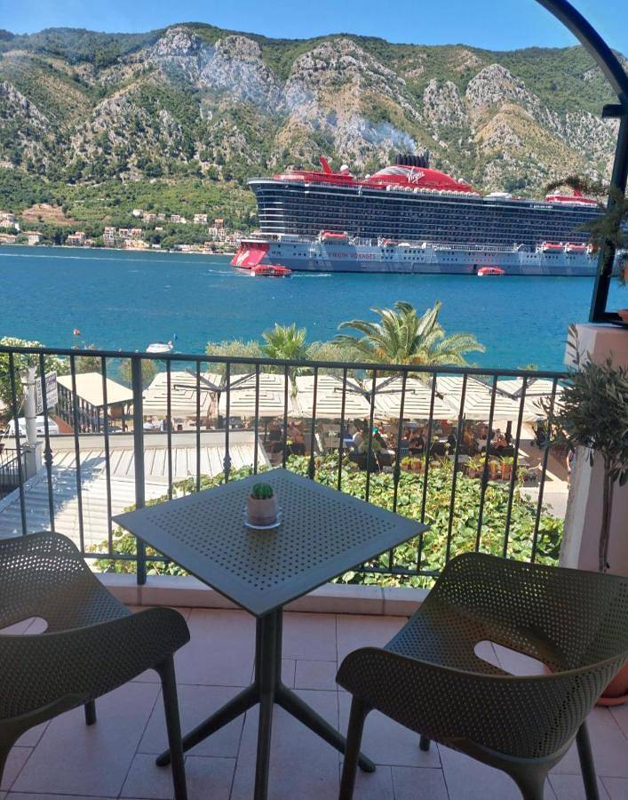 Apartament wakacyjny dla 2 osób, z widok i balkon w Kotor