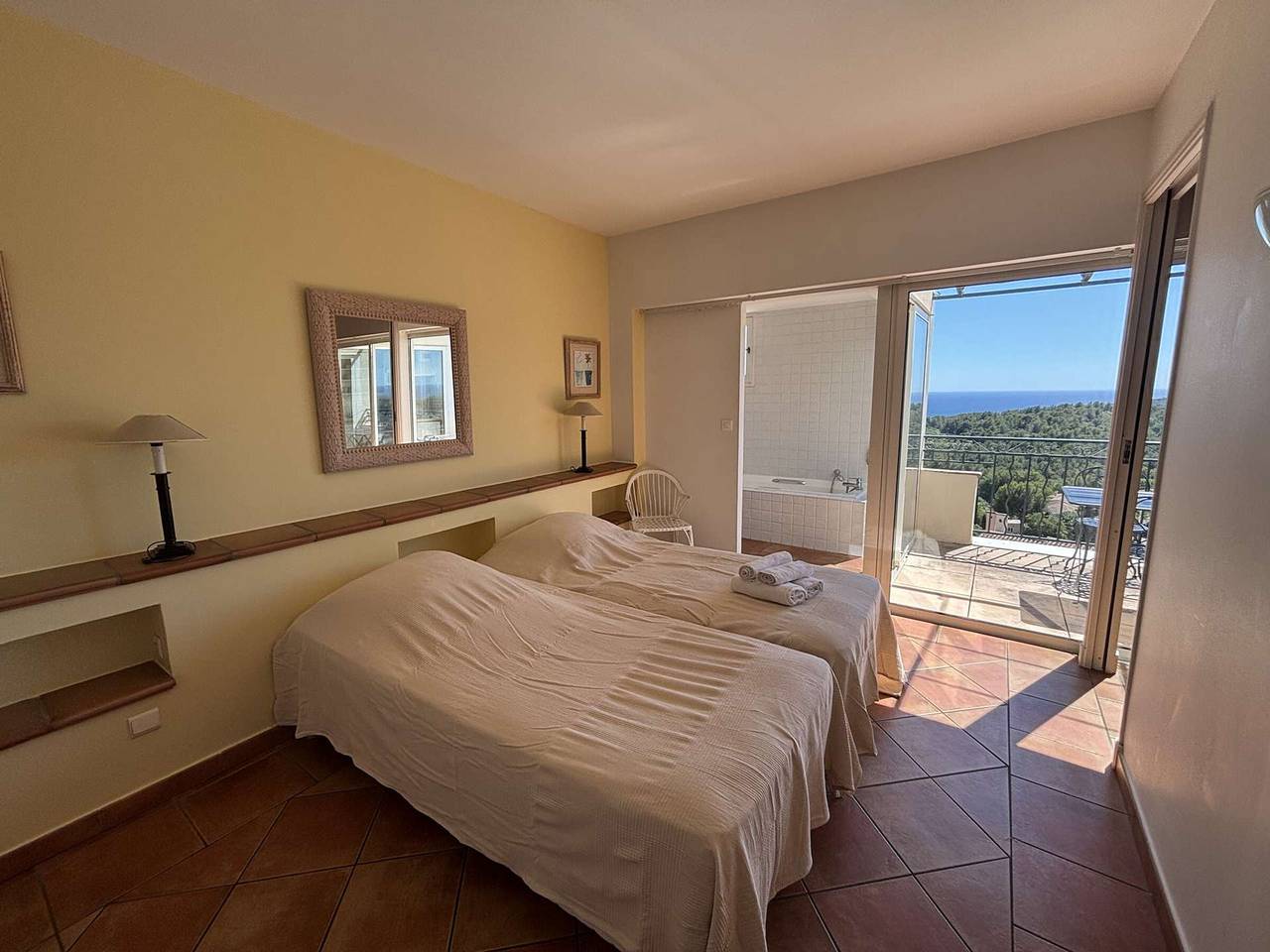Appartement entier, Appartement vue mer - 6 pers. in Saint-Cyr-sur-Mer, Côte méditerranéenne (France)