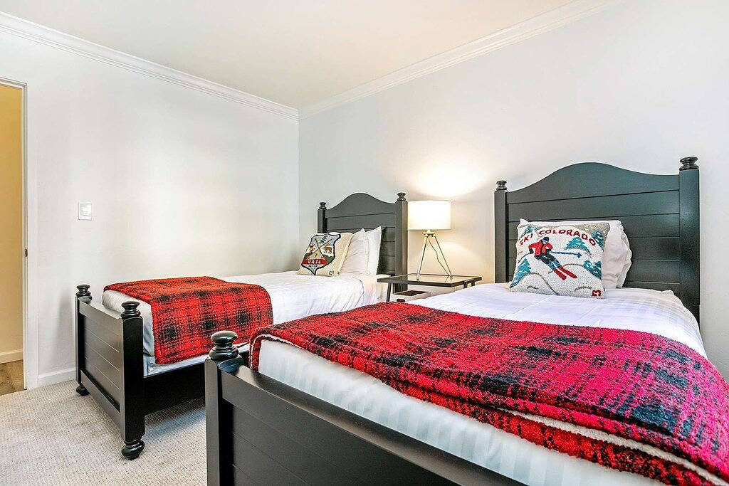 Ganze Wohnung, Neu umgestaltet! Günstige Lage an der In-Town Bus Route, Fuß zur Gondelbahn, kein Auto nötig, Blick auf den Mtn! in Vail Ski Resort, Vail